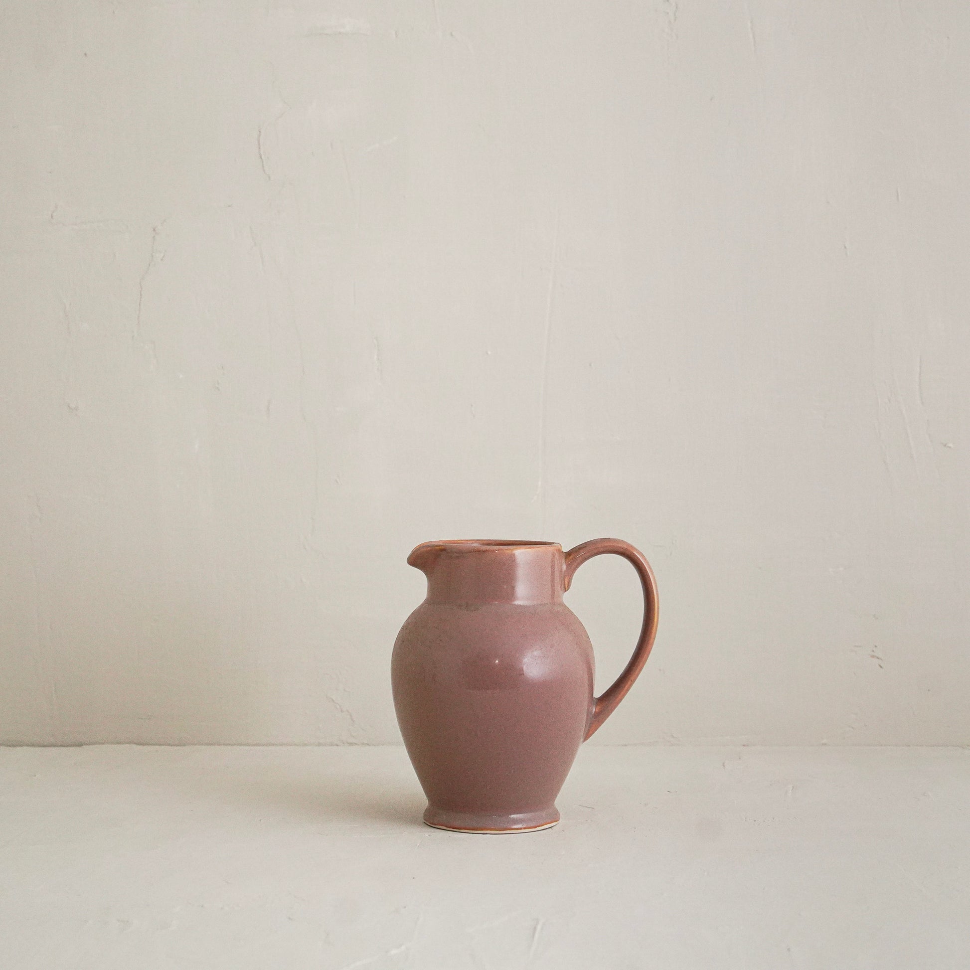 Noshe Pitcher