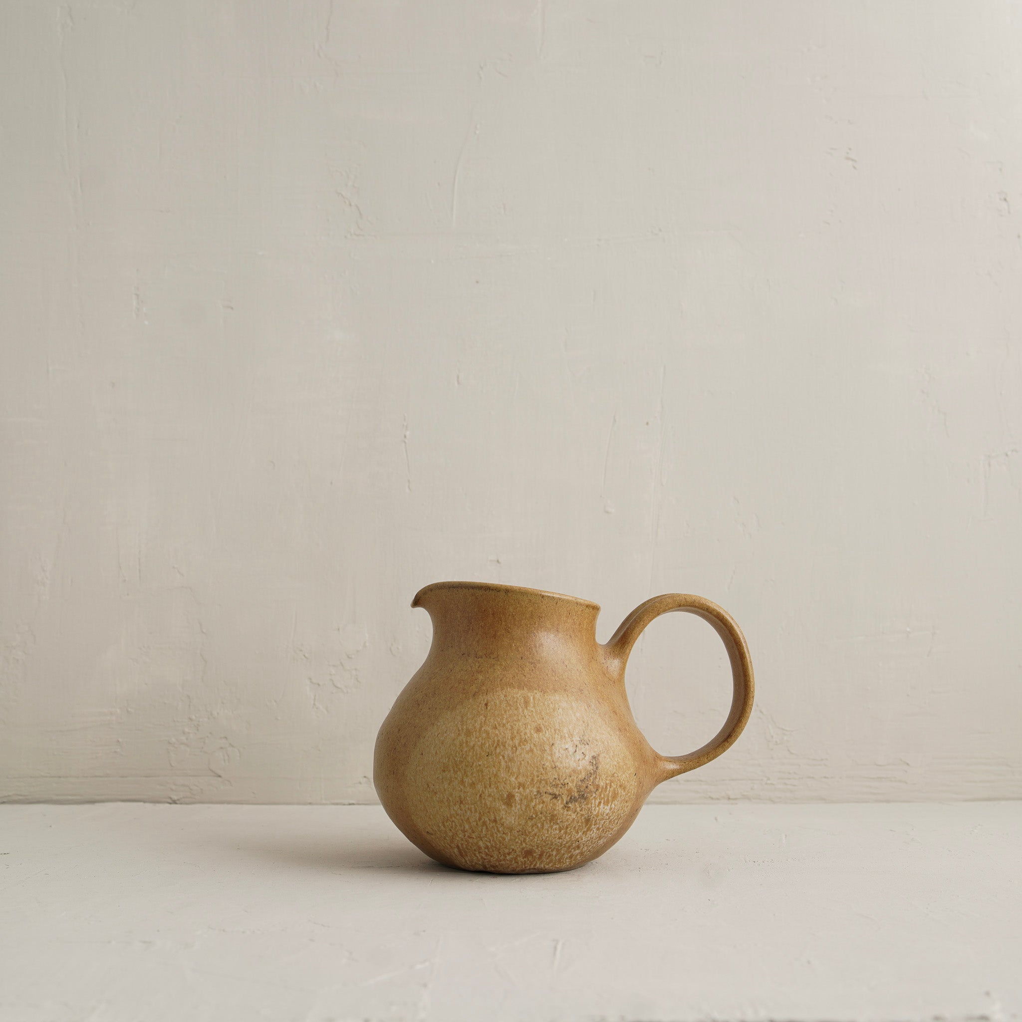 Cava Pitcher