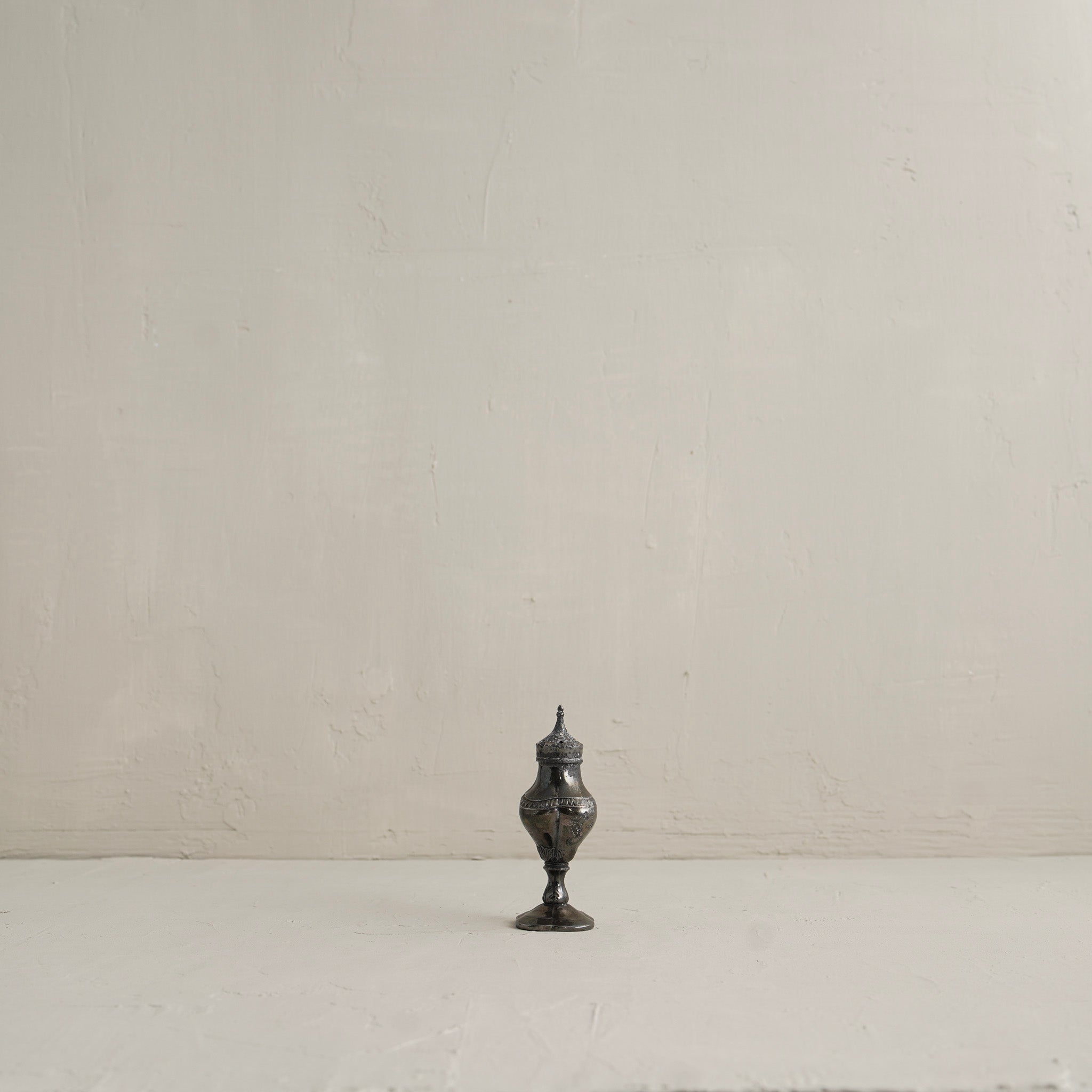 Tavi Tarnished Shaker