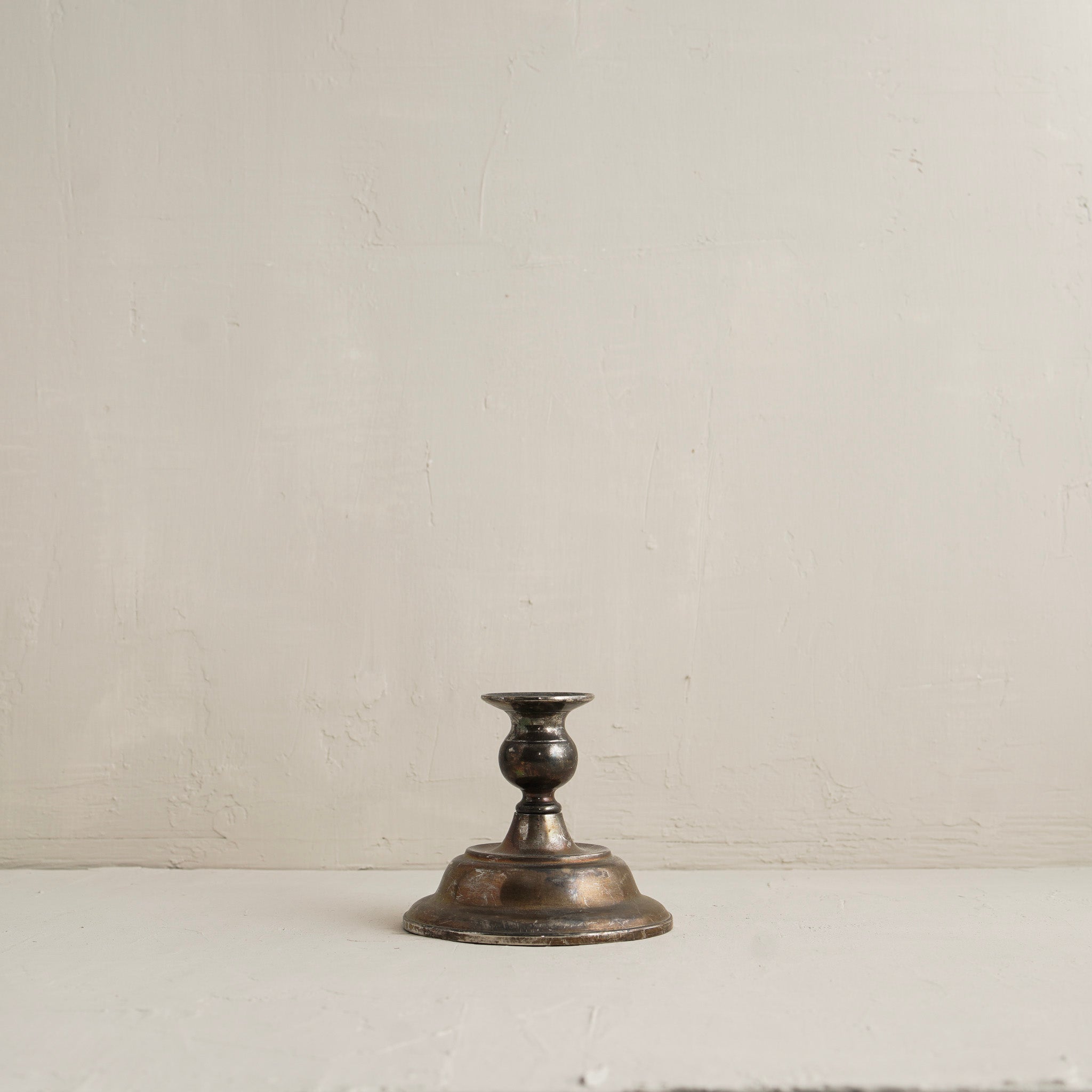 Alen Tarnished Candle Holder