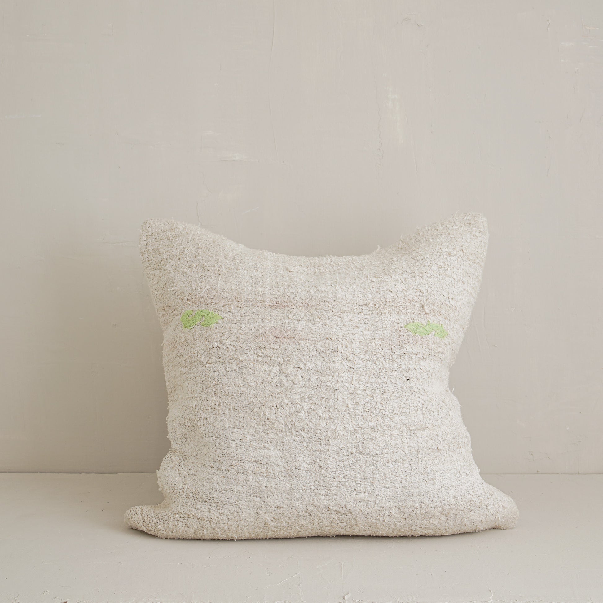 Kaelin Pillow