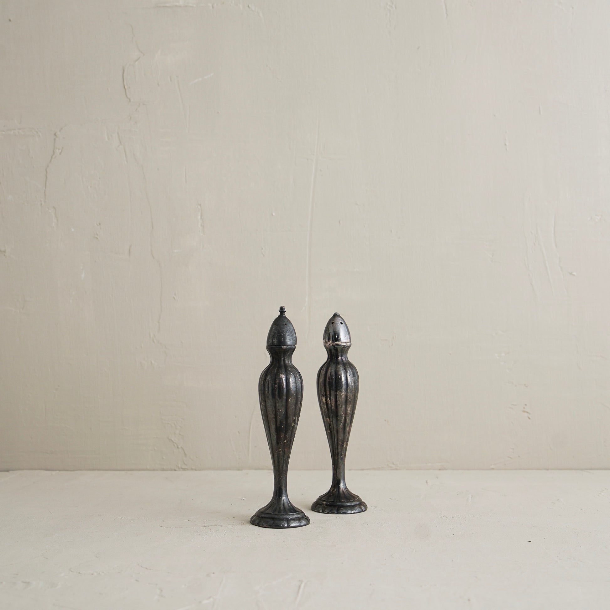 Ulmaro Tarnished Shaker Set of 2